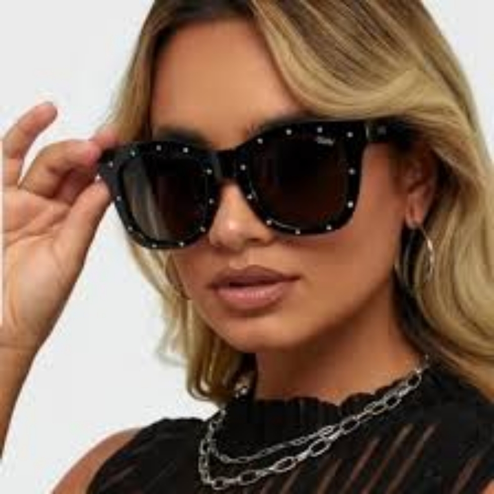 Quay After Hours Rhinestone NWT